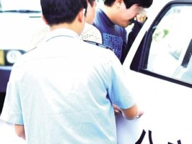 男子数十次买“过期食品”索赔被刑拘:曾调包索赔