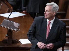 破百年纪录!佩洛西“接班人”为何持续难产?