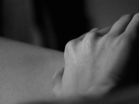 前戏抚摸技巧!女生喜欢的前戏是这样子的!